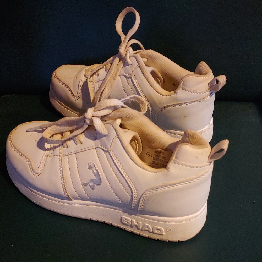 Kids SHAQ Size 1 White Sneakers